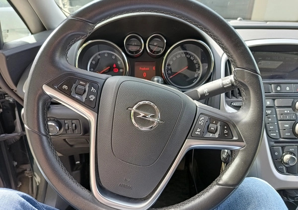 Opel Astra cena 30000 przebieg: 130000, rok produkcji 2013 z Golina małe 277